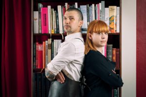 Inhaber und Koch Udo Knörlein hat Trends der internationalen Spitzengastronomie nach Berlin gebracht. Daniela Knörlein, angehende Sommelière ist für die Gastlichkeit und das Wohlfühlgefühl im Restaurant KITCHEN LIBRARY verantwortlich.