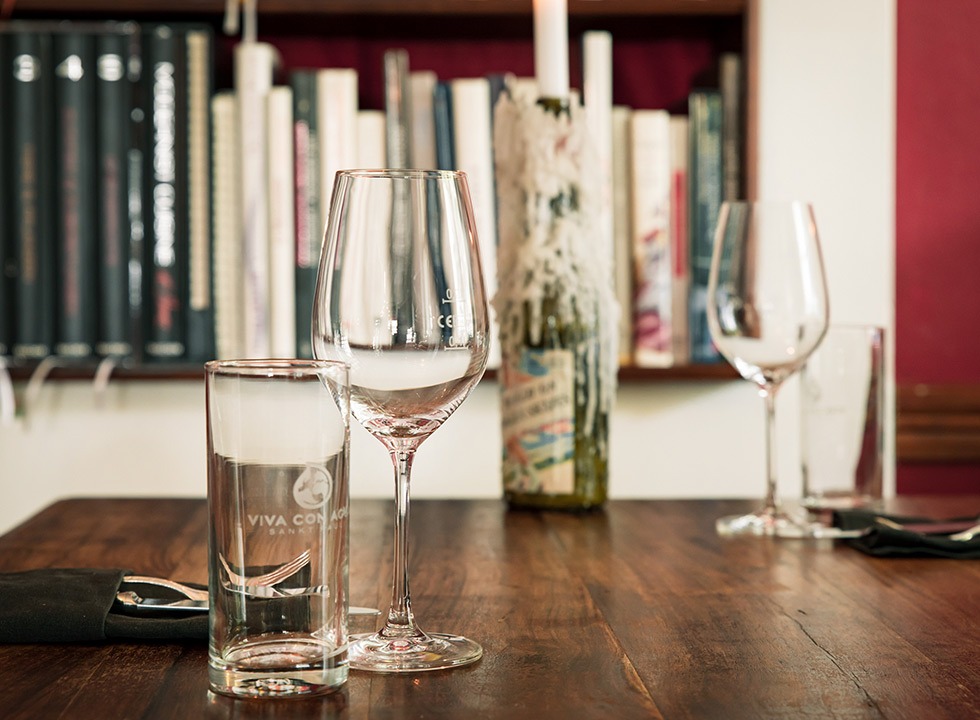 LIBRARY steht für unsere kleine, feine Bibliothek an Kochbuchschätzen, die natürlich auch für unsere Gäste geöffnet ist. Restaurant KITCHEN LIBRARY - Berlin.